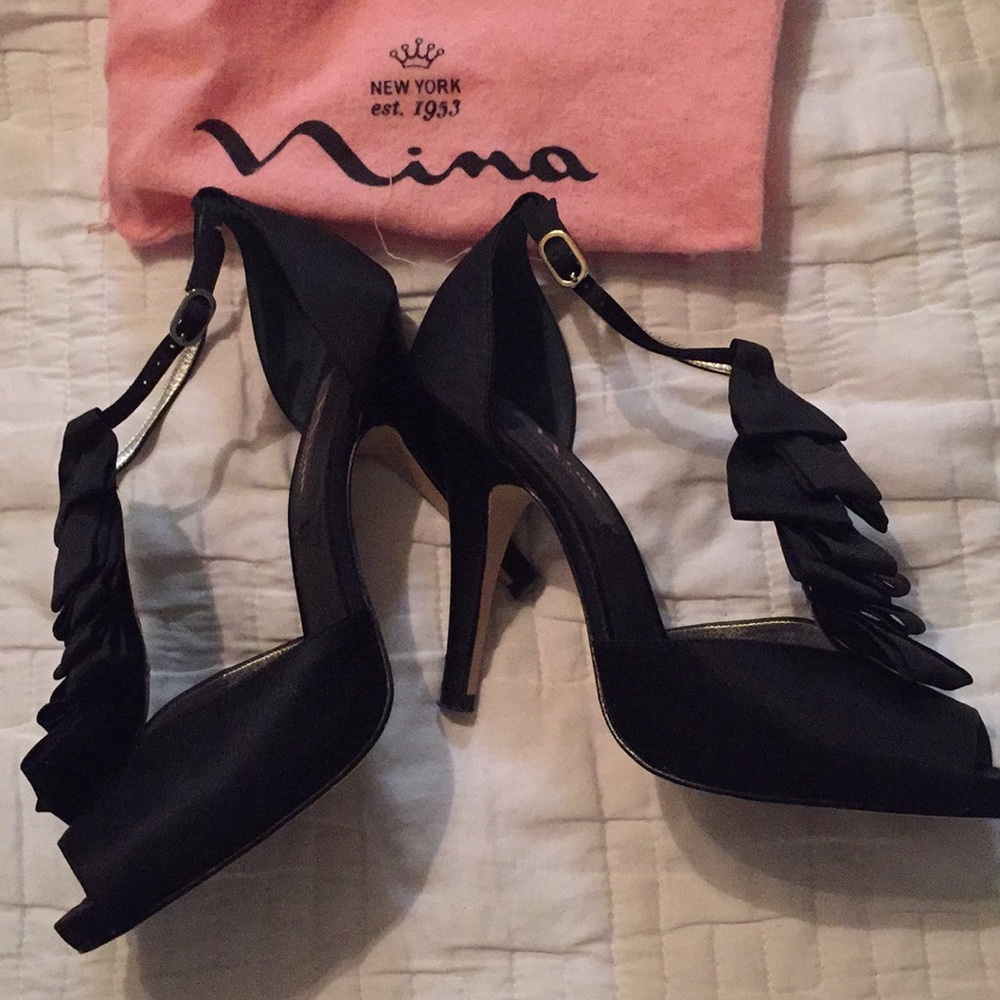 Elegant Nina Black Heel